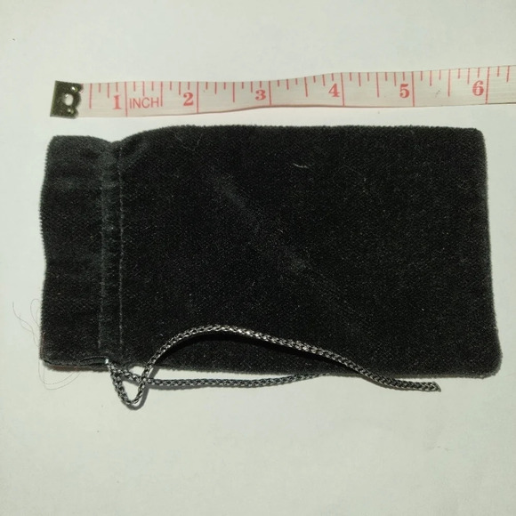Black velvet handmade pouch - Picture 3 of 3